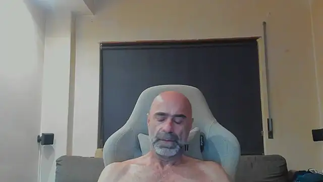 Snapshot of Bicopflirt chatting on 9, 7, 2026 Bicopflirt online show from 9, 7, 2026
