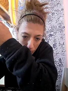 Snapshot of gala2 chatting on 18, 5, 2026 gala2 online show from 18, 5, 2026