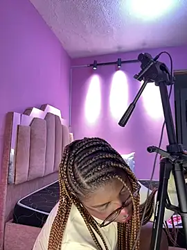 Snapshot of LoveQueen2 chatting on 4, 7, 2026 LoveQueen2 online show from 4, 7, 2026