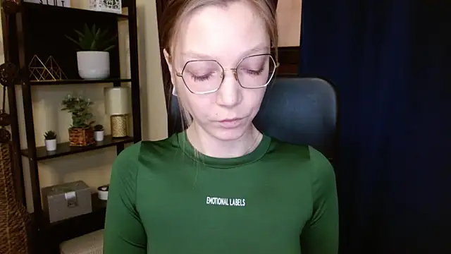 EmillyPlay online show from 9, 2, 2026