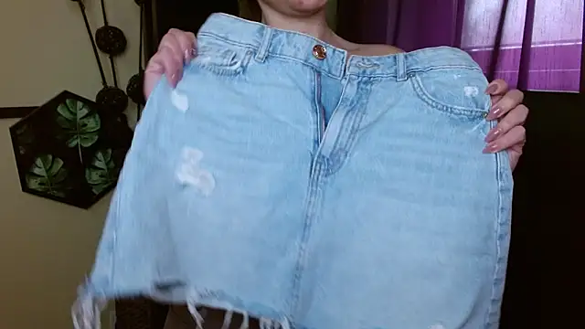 Snapshot of EmillyPlay chatting on 11, 4, 2026 EmillyPlay online show from 11, 4, 2026