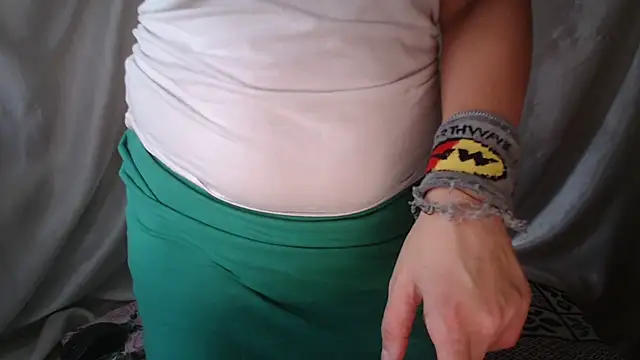 Snapshot of Burberrry_ chatting on 13, 10, 2025 Burberrry online show from 13, 10, 2025