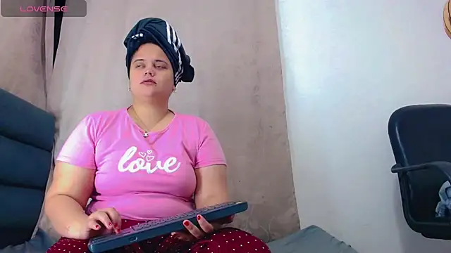 Snapshot of brunnette_hot chatting on 7, 1, 2026 brunnette hot online show from 7, 1, 2026