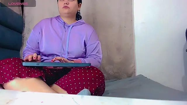 Snapshot of brunnette_hot chatting on 9, 1, 2026 brunnette hot online show from 9, 1, 2026