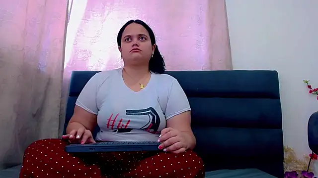 Snapshot of brunnette_hot chatting on 21, 2, 2026 brunnette hot online show from 21, 2, 2026