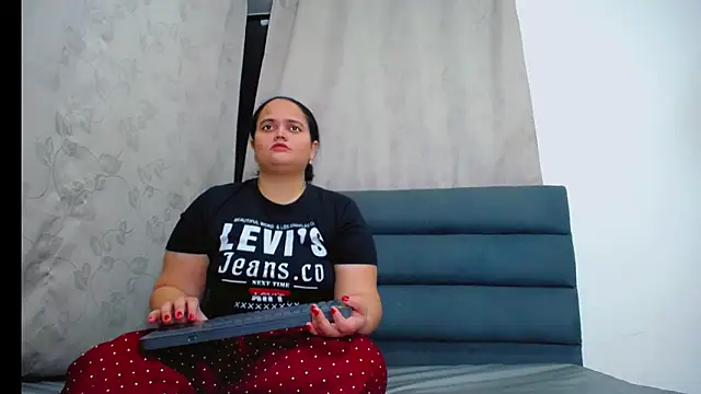 Snapshot of brunnette_hot chatting on 12, 3, 2026 brunnette hot online show from 12, 3, 2026