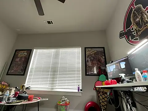 Snapshot of 4EVAGLACIERS chatting on 13, 4, 2026 4EVAGLACIERS online show from 13, 4, 2026