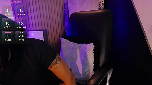 isabella smith  online show from 24, 1, 2025