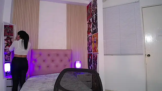 isabella smith  online show from 7, 11, 2025