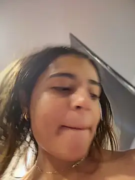 Snapshot of pamell_col chatting on 17, 4, 2026 pamell col online show from 17, 4, 2026