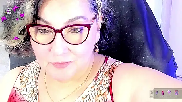 Snapshot of cataleya_mom chatting on 5, 4, 2026 cataleya mom online show from 5, 4, 2026