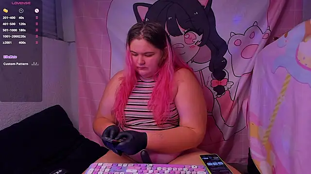 Freakcute  online show from 7, 12, 2024