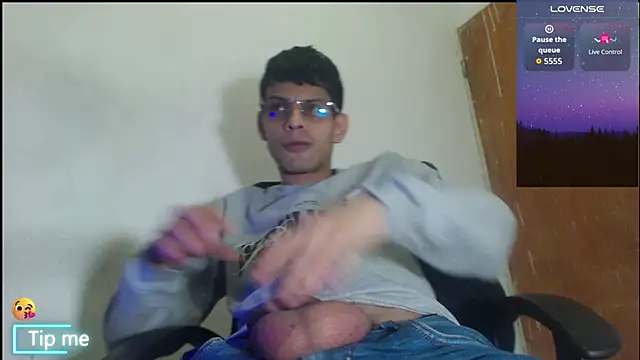 Snapshot of GrayHornyX chatting on 18, 4, 2026 GrayHornyX online show from 18, 4, 2026