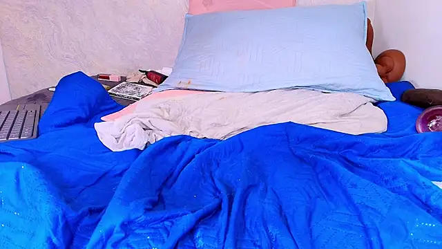 Snapshot of sofi_balvin chatting on 5, 3, 2025 sofi balvin online show from 5, 3, 2025