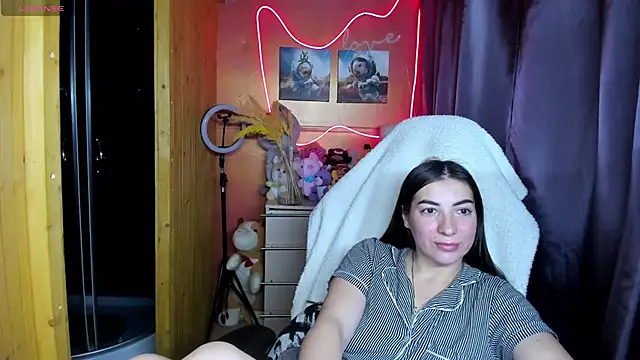 Fiery Brunette  online show from 29, 11, 2025