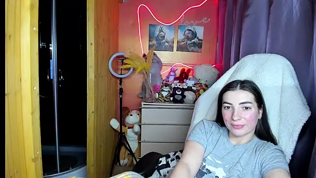 Fiery Brunette  online show from 14, 1, 2026