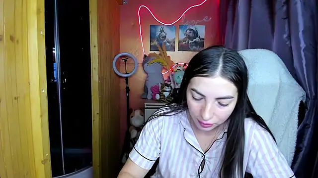 Fiery Brunette  online show from 18, 2, 2026