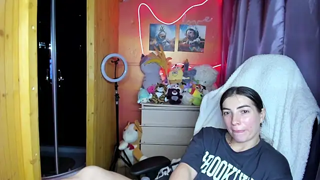 Fiery Brunette  online show from 6, 4, 2026