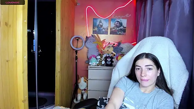 Fiery Brunette  online show from 26, 5, 2026