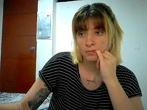 Mia foster1 online show from 14, 5, 2026