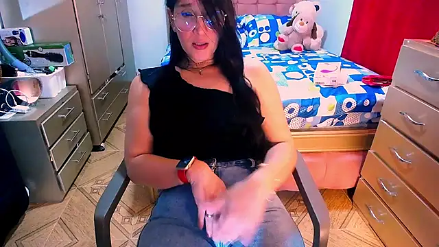 BitterMomXxx online show from 8, 2, 2025