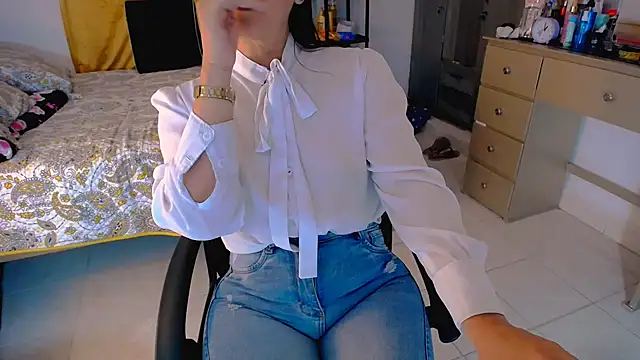 Snapshot of BitterMomXxx chatting on 15, 4, 2026 BitterMomXxx online show from 15, 4, 2026