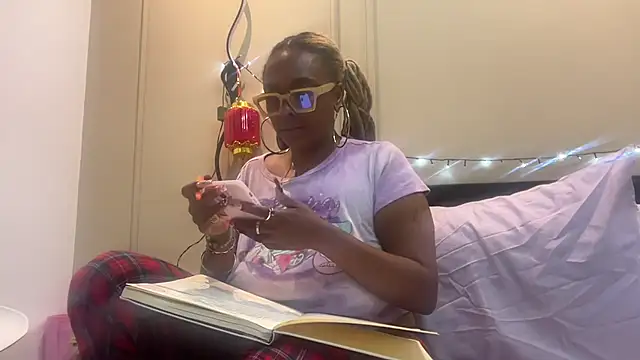 ChocolateCakeQueen online show from 11, 2, 2025