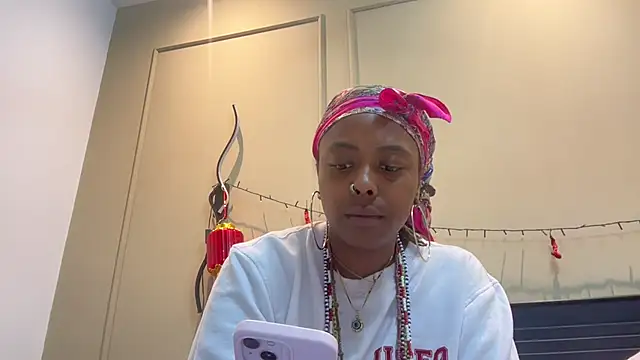 ChocolateCakeQueen online show from 2, 3, 2025