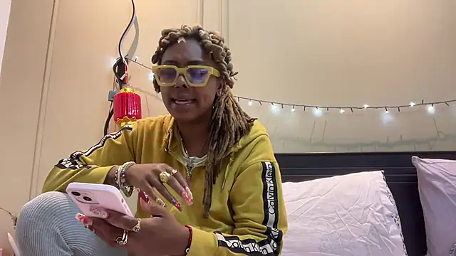 ChocolateCakeQueen online show from 9, 3, 2025