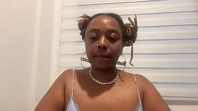 ChocolateCakeQueen online show from 28, 9, 2025