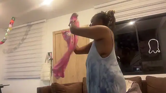 ChocolateCakeQueen online show from 24, 10, 2025