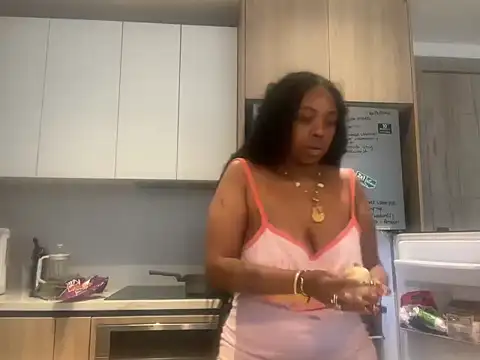 Snapshot of ChocolateCakeQueen chatting on 18, 4, 2026 ChocolateCakeQueen online show from 18, 4, 2026