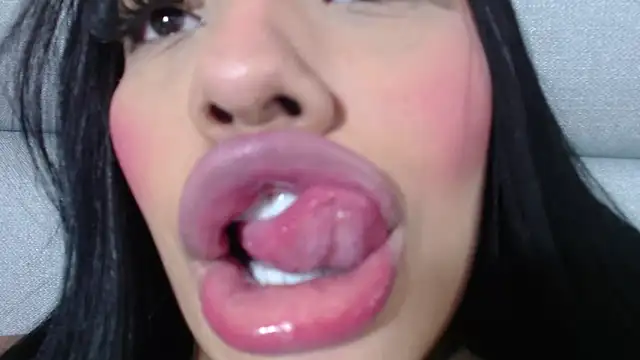 emily brontee  online show from 2, 12, 2024