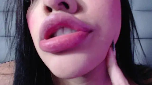 emily brontee  online show from 20, 12, 2024