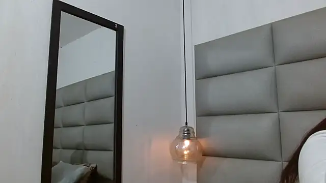 emily brontee  online show from 23, 9, 2025