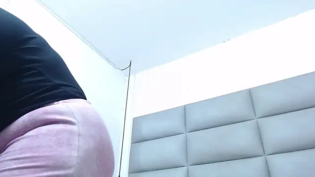 emily brontee  online show from 18, 10, 2025