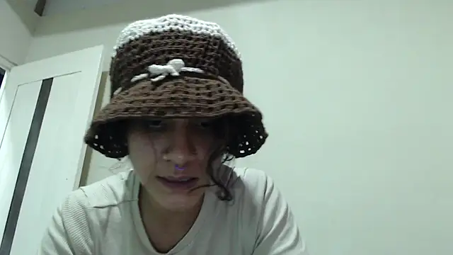 Snapshot of AlinaWoolf_ chatting on 12, 5, 2026 AlinaWoolf online show from 12, 5, 2026