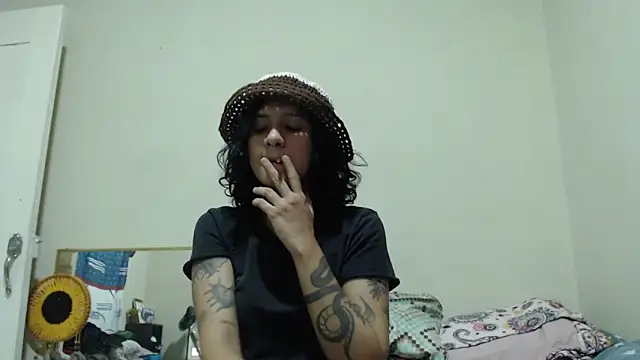 Snapshot of AlinaWoolf_ chatting on 18, 5, 2026 AlinaWoolf online show from 18, 5, 2026