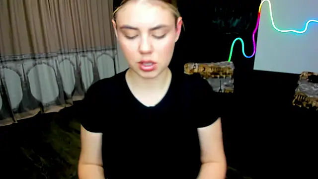 IsabellaBler online show from 8, 10, 2025