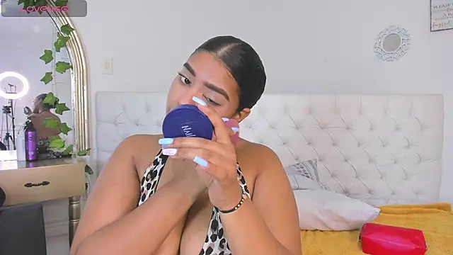 Snapshot of sharlot_evans_ chatting on 12, 1, 2026 sharlot evans online show from 12, 1, 2026