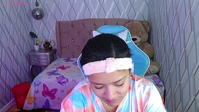 NicolleTaylor online show from 21, 2, 2025