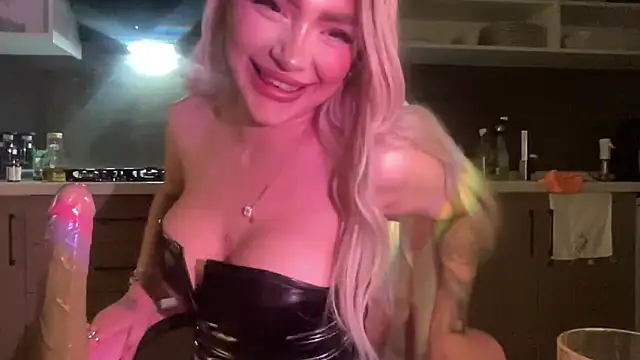 Snapshot of petitebeauty chatting on 10, 3, 2026 petitebeauty online show from 10, 3, 2026