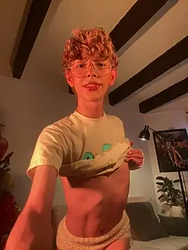 Snapshot of lyamthommpson chatting on 1, 12, 2025 lyamthommpson online show from 1, 12, 2025