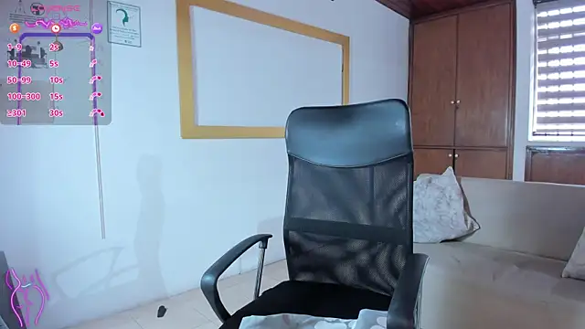 Snapshot of victoria_mooree chatting on 8, 11, 2025 victoria mooree online show from 8, 11, 2025