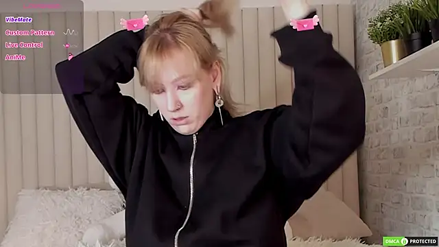 Snapshot of RachelCart chatting on 8, 11, 2025 RachelCart online show from 8, 11, 2025