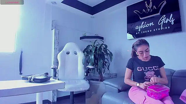 AnaRuiz online show from 15, 3, 2025