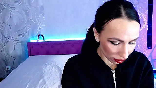 Snapshot of MeganLuxstar chatting on 28, 4, 2026 MeganLuxstar online show from 28, 4, 2026