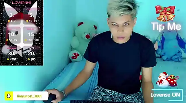 Liamscott  online show from 11, 12, 2024