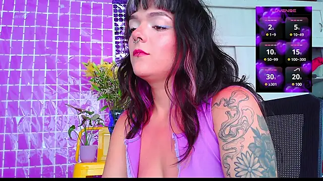 Snapshot of purple_em69 chatting on 25, 2, 2025 purple em69 online show from 25, 2, 2025
