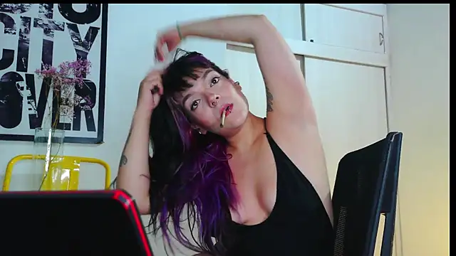 Snapshot of purple_em69 chatting on 9, 4, 2026 purple em69 online show from 9, 4, 2026